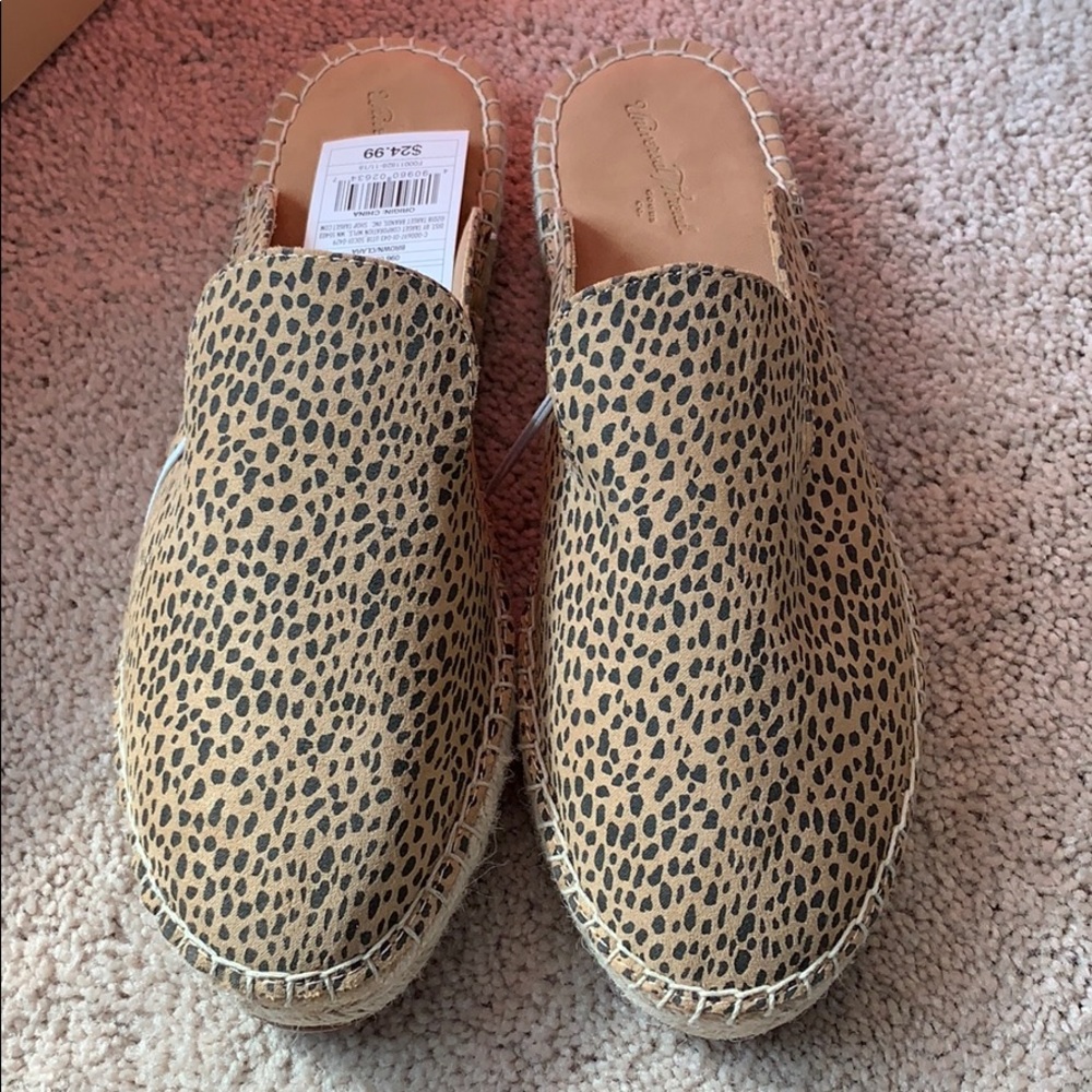 Universal thread slide on shoes
